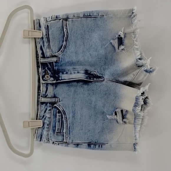 Vervet distressed denim stretch shorts size medium light wash, mid rise, frayed - Picture 1 of 11